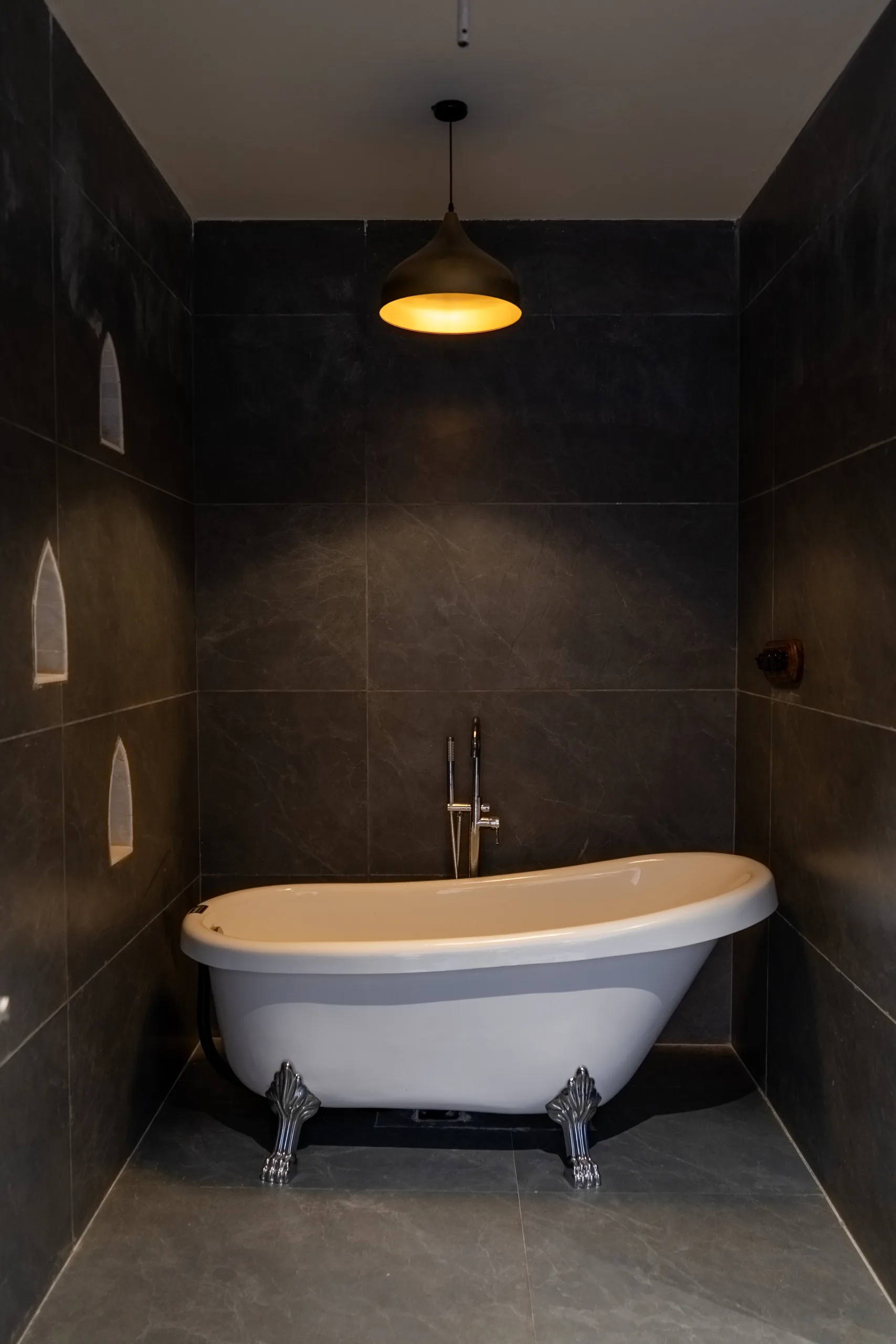 Morpankh Bathtub Suite