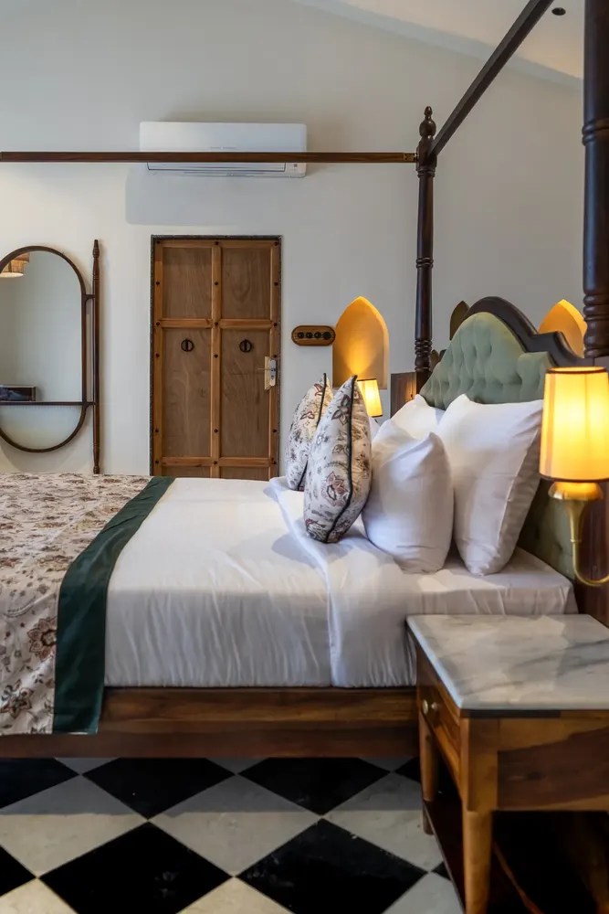 Bed detail